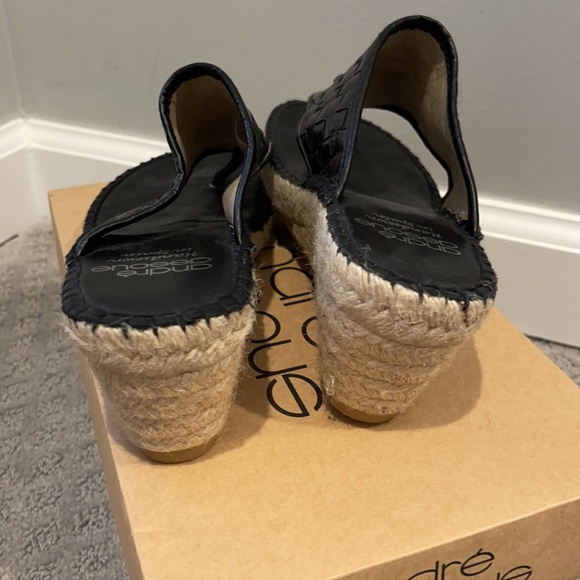Andre assous size 7 black espadrilles - Picture 3 of 5